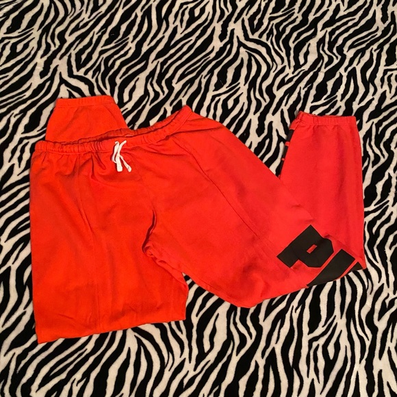 VS Pink joggers SZ Large - Picture 2 of 4